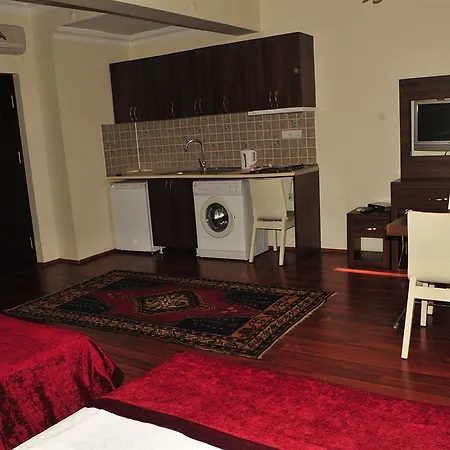 Queen Aparthotel