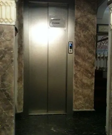 Queen Aparthotel 3*