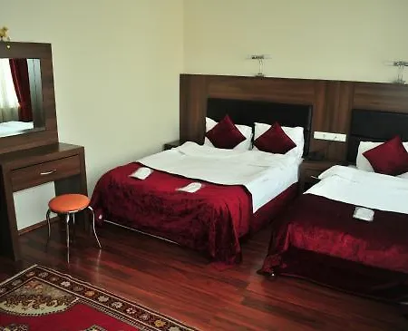Queen Aparthotel
