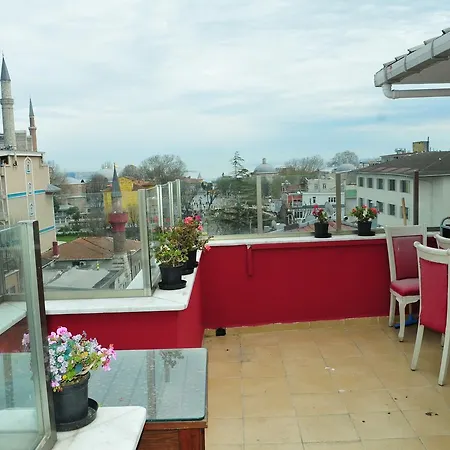 Queen Aparthotel 3*