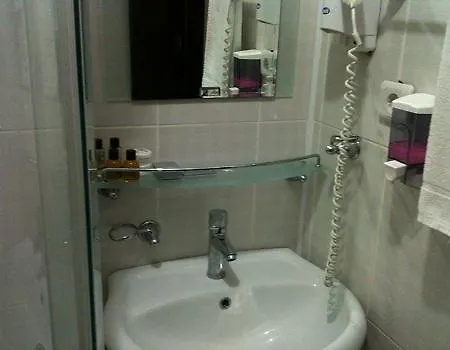 Queen Aparthotel