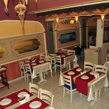 Queen Aparthotel