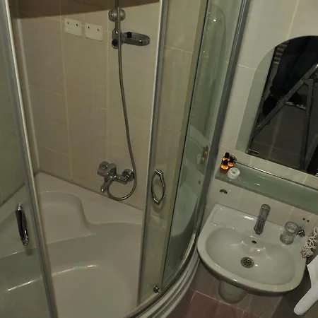 Queen Aparthotel 3*