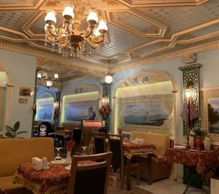 Queen Aparthotel