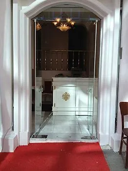 Queen Ξενοδοχείο με διαμερίσματα 3*
